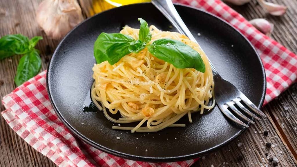 Spaghetti With Garlic and Oil Recipe